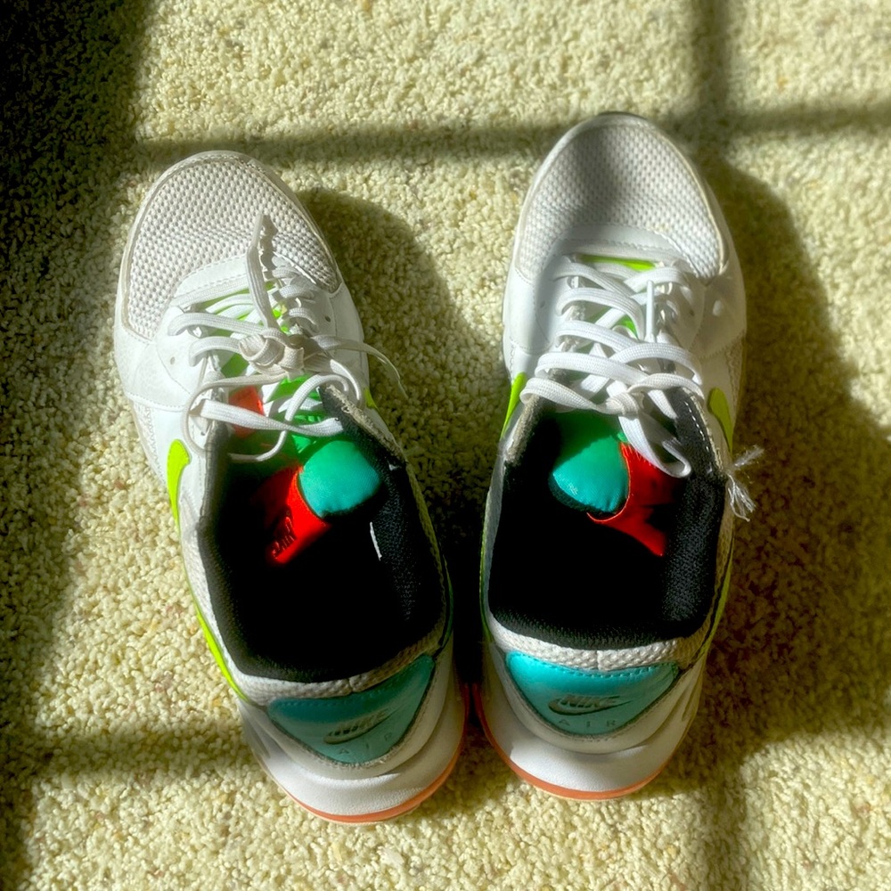 USED women’s NIKE shoes size 9 (they do run small so maybe 8.5)